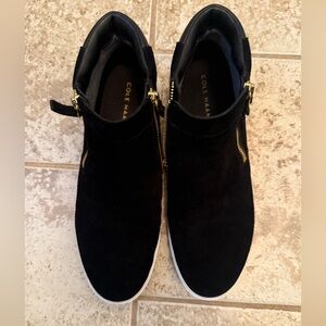 Cole Haan Women’s Black & Gold Suede High Top Zipper Sneakers Size 9